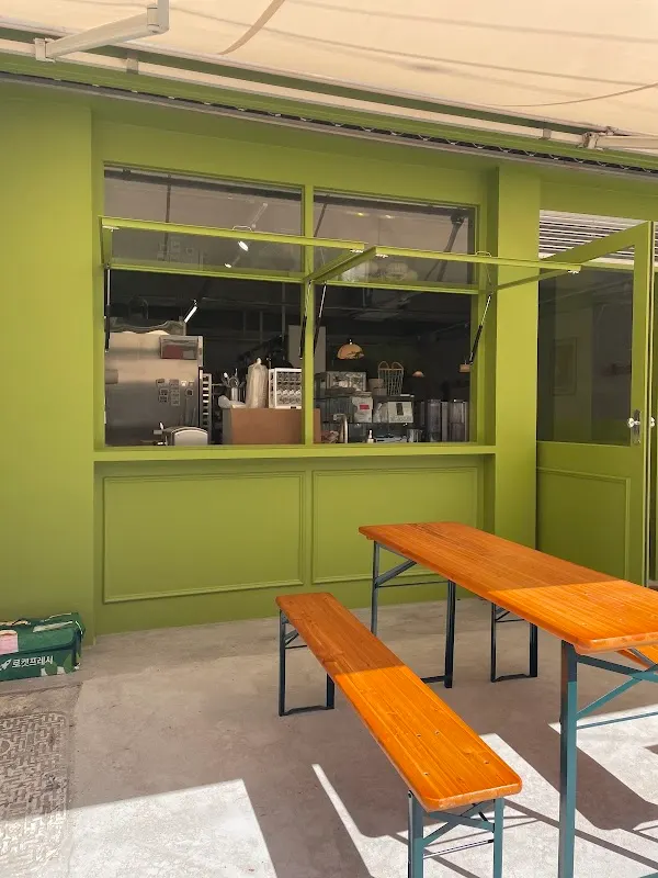 URT Vegan Restaurant & Bakery main