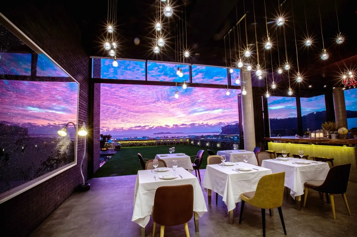 Narnia Restaurant main