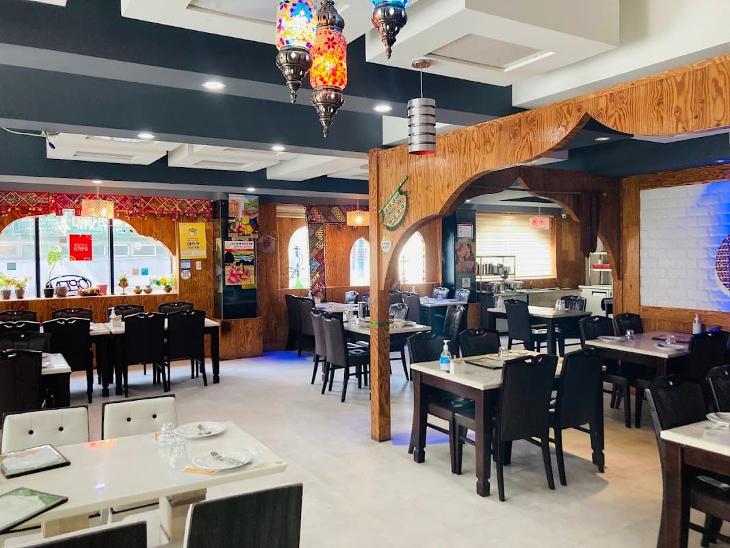 New Saladin Halal Restaurant sub